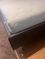 1 persoonsbed met lattenbodem en matras, Huis en Inrichting, Slaapkamer | Bedden, Ophalen, 90 cm, Eenpersoons, Bruin