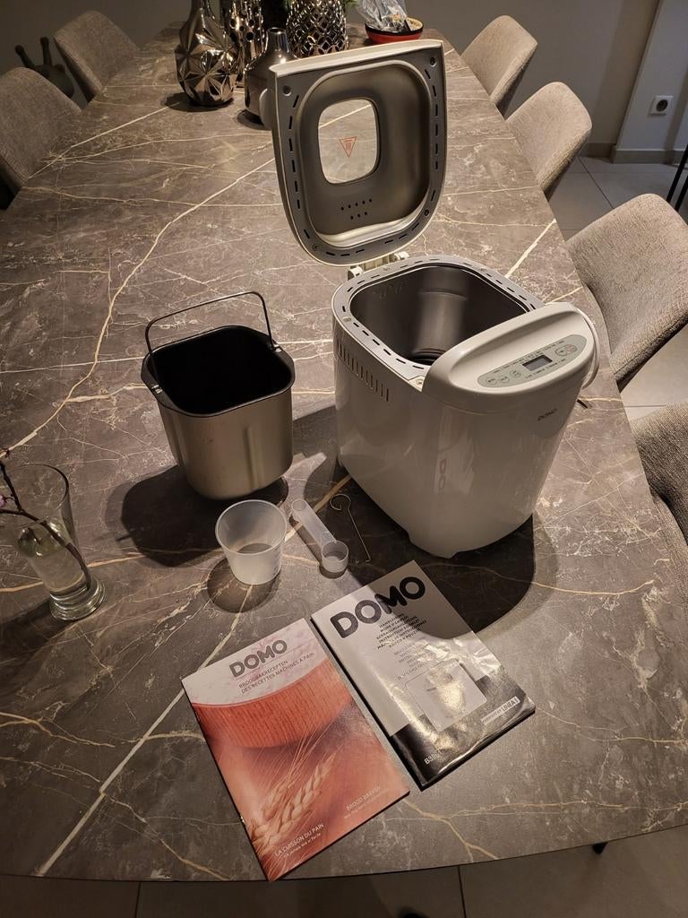 Domo Broodbakmachine, Elektronische apparatuur, Met timer, Ophalen of Verzenden, Zo goed als nieuw, 1200 tot 1600 gram deeg