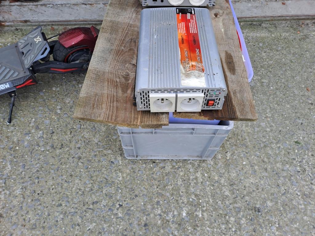2x stroomomvormer van 1000 watt 12v naar 220v, Ophalen of Verzenden