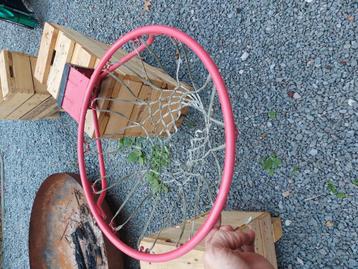 Basketbal ring beschikbaar voor biedingen
