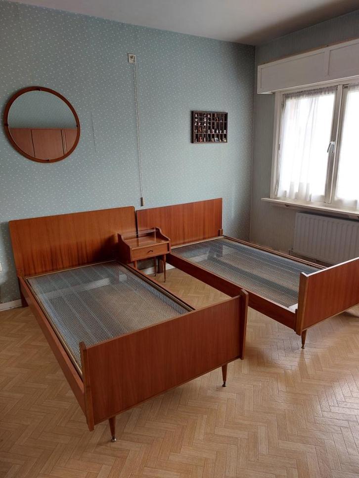 Vintage bed te koop/bieden. Vraagprijs = voor 1 bed., Huis en Inrichting, Slaapkamer | Bedden, Gebruikt, Eenpersoons, 90 cm, 200 cm