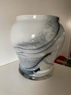Grote mooie vaas - marmer look design, Minder dan 50 cm, Glas, Ophalen of Verzenden, Wit