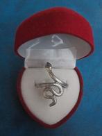 Bague - couleur argentée - serpent (NOUVEAU), Bijoux, Sacs & Beauté, Bagues, Neuf, Enlèvement ou Envoi, Fer ou Acier, 17 à 18