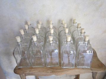 20 Rechthoekige glazen nieuwe flesjes met kurk per stuk
