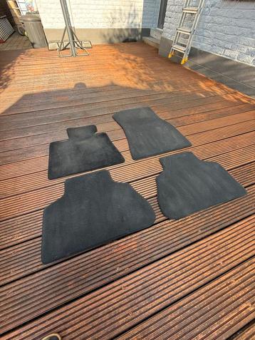 BMW X5 G05 tapis de sol original en très très bon état beschikbaar voor biedingen