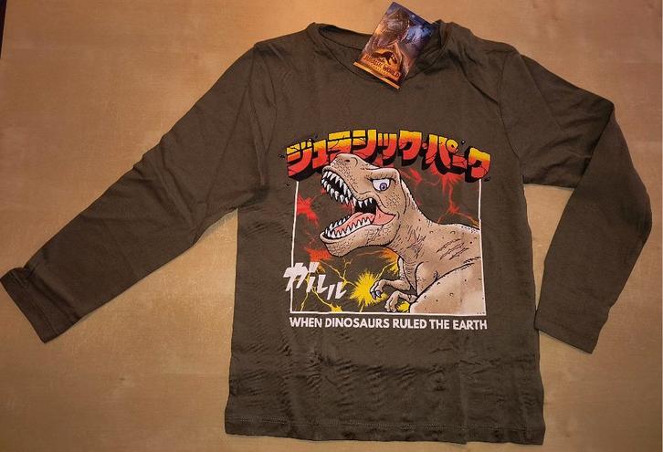 Mooie kakigroene longsleeve Jurassic World, maat 116 (nieuw), Kinderen en Baby's, Kinderkleding | Maat 116, Nieuw, Jongen, Shirt of Longsleeve