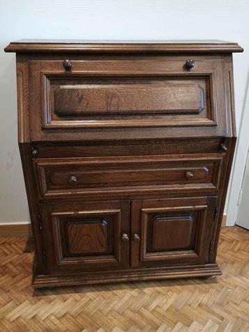 Secretaire beschikbaar voor biedingen