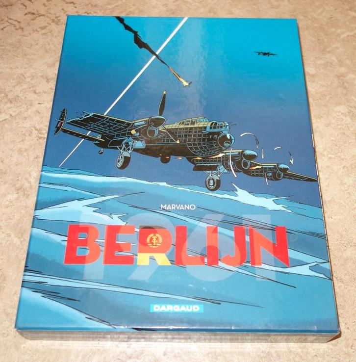 Complete box Berlijn + prent in 3-luik - Marvano., Livres, BD, Comme neuf, Série complète ou Série, Enlèvement ou Envoi