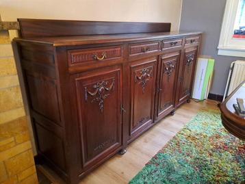 Eiken buffet kast beschikbaar voor biedingen