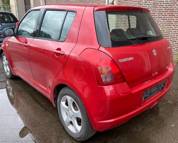 Suzuki Swift 1.3 essence euro 4 airco, Rouge, Achat, 5 portes, 5 places