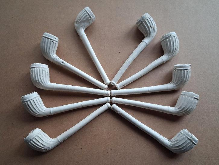 10 oude ongebruikte pijpen in pijpenklei...12cm lang.., Antiek en Kunst, Antiek | Overige Antiek, Ophalen of Verzenden