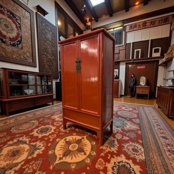 Vintage hoge oranje kast / leggerkast  beschikbaar voor biedingen