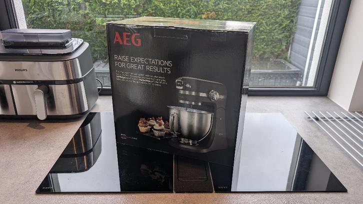 AEG UltraMix KM-5540 keukenrobot - NIEUW, Elektronische apparatuur, Keukenmixers, Nieuw, 4 liter of meer, 3 snelheden of meer