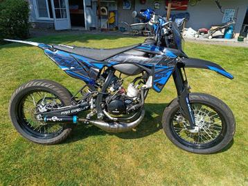 SHERCO SM RS  Helemaal gepersonaliseerd 2023, Fietsen en Brommers, Ophalen, 6 versnellingen, Sherco, 50 cc