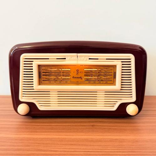 MINI BUIZENRADIO KENNEDY K403 VINTAGE 1955 BAKELIET ZELDZAAM, Antiek en Kunst, Antiek | Tv's en Audio, Verzenden