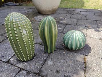 Cactus porseleinen beeldjes  beschikbaar voor biedingen