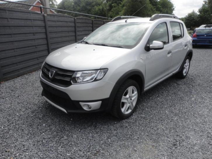 Dacia Sandero Stepway 900 cc Benzine" 2015” Face Lift Mod”, Auto's, Dacia, Bedrijf, Te koop, Sandero, Alarm, Bluetooth, Dakrails
