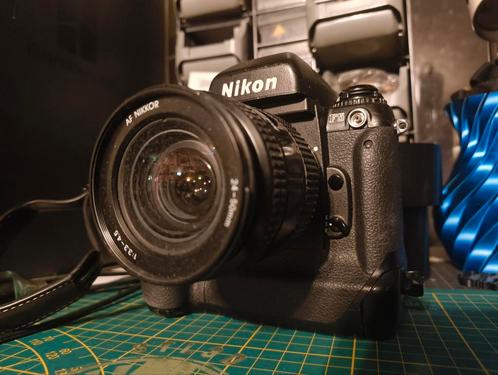 Nikon F5 + 24-50mm lens, Audio, Tv en Foto, Fotocamera's Analoog, Refurbished, Nikon, Ophalen