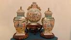 WONDERFUL CHINESE SET VASES WITH MAGNIFICENT MOTIFS, Ophalen