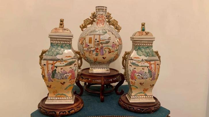 WONDERFUL CHINESE SET VASES WITH MAGNIFICENT MOTIFS, Antiek en Kunst, Antiek | Porselein, Ophalen