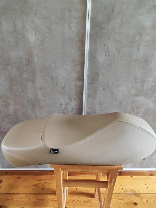 Selle beige Vespa Primavera et Sprint, Motoren, Motoren | Piaggio, Particulier, Ophalen