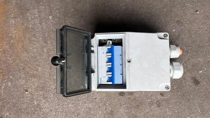 Verdeelkast met automaten en aardlekschakelaar – Döpke IP65, Doe-het-zelf en Bouw, Elektriciteit en Kabels, Gebruikt, Schakelaar