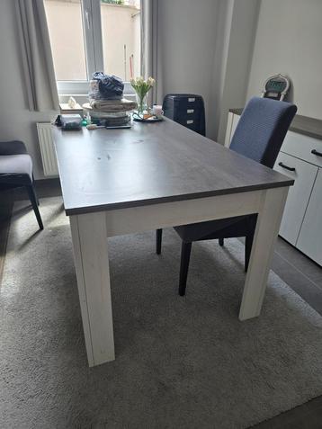Eettafel ZONDER stoelen  beschikbaar voor biedingen