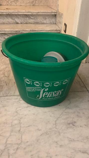 Emmer 25l en aaspotjes beschikbaar voor biedingen