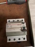 Diff4p 40A 300ma, Enlèvement, Comme neuf