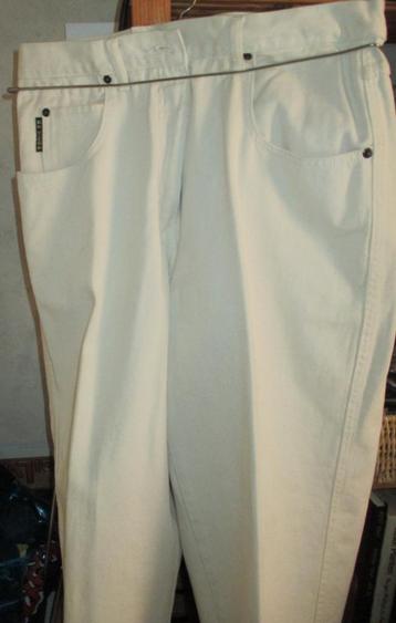 Dames broek, nieuwe staat , kleur : gebroken wit  beschikbaar voor biedingen