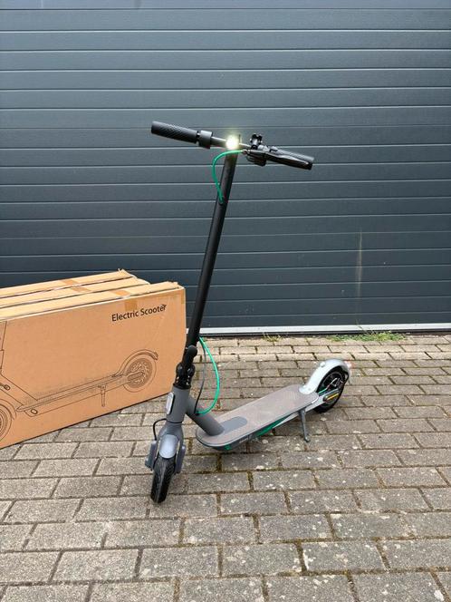 Elektrische step / 40Km autonomie / Nieuw in doos, Vélos & Vélomoteurs, Trottinettes, Comme neuf, Step électrique (E-scooter)