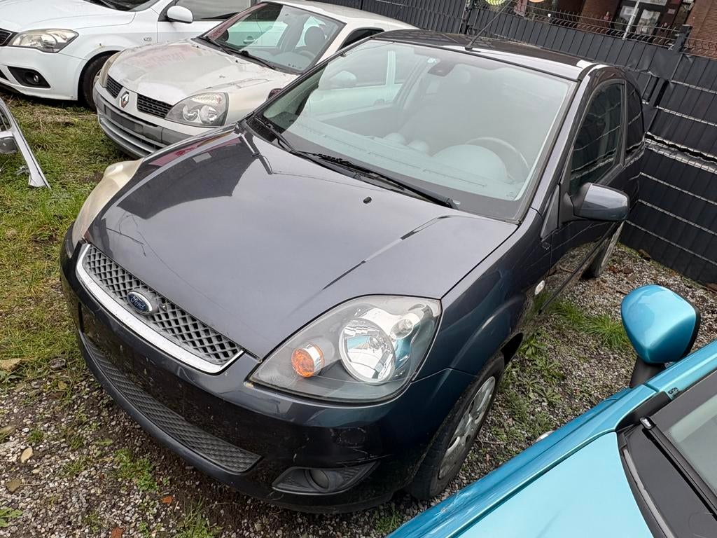 POUR PIECES FORD FIESTA 1.4tdci/2008/MECANIQUE ET CARROSERIE, Enlèvement, Avant, Ford