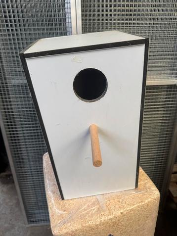 2 broedblokken voor grote parkieten beschikbaar voor biedingen