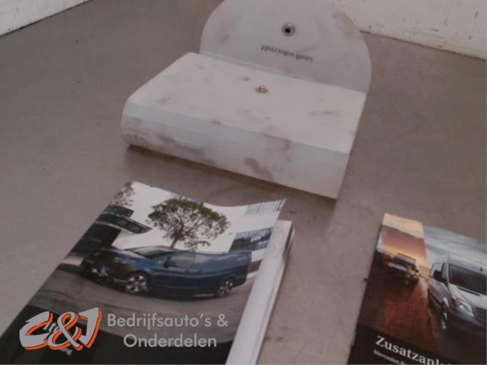 Instructie Boekje van een Mercedes Vito, Auto-onderdelen, Overige Auto-onderdelen, Mercedes-Benz, Gebruikt, 3 maanden garantie