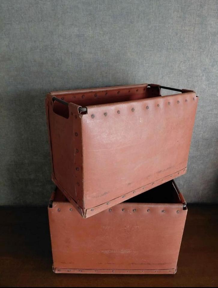 Vintage set van 2 'Suroy Storage Tote' uit de jaren 50 -indu, Huis en Inrichting, Woonaccessoires | Krantenbakken en Lectuurbakken