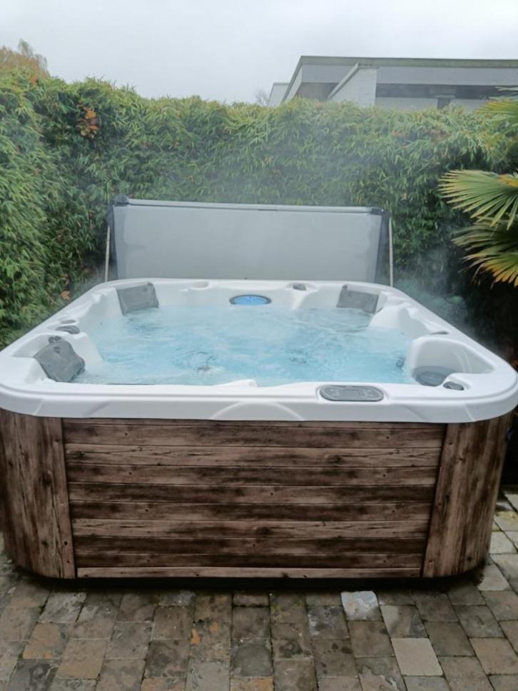 jacuzzi Dimension One, Tuin en Terras, Bubbelbaden en Hottubs, Gebruikt, Vast, Trap, Ophalen