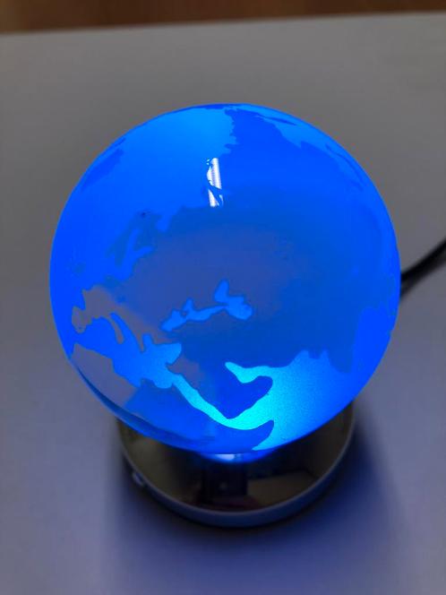 Lampe globe lumière d'ambiance led, Maison & Meubles, Lampes | Lampes de table, Comme neuf, Moins de 50 cm, Verre, Envoi