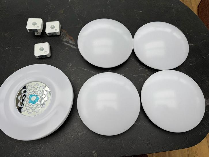 Lot d’appliques murales EGLO connectée, Huis en Inrichting, Lampen | Wandlampen, Gebruikt, Ophalen