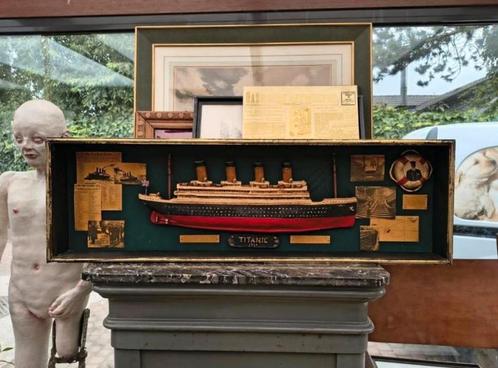 Oud Zeldzaam Titanic Model In Wandkast + Boek Verzamelaar, Verzamelen, Scheepvaart, Zo goed als nieuw, Ophalen