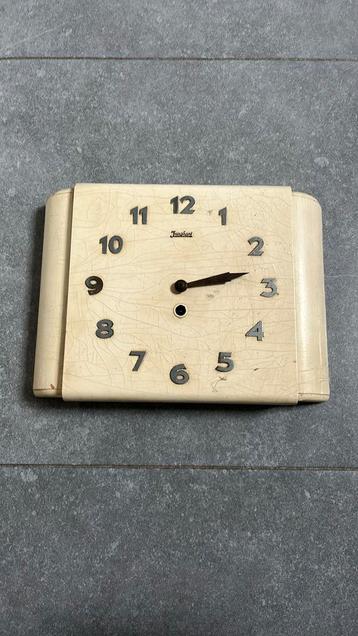Horloge Junghans vintage, Enlèvement