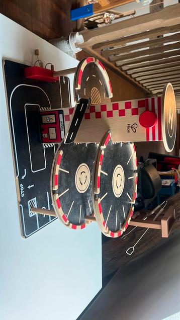 Parking hout hape beschikbaar voor biedingen