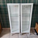 2 witte kasten met vitrinedeuren BAGGEBO IKEA, Maison & Meubles, Armoires | Vitrines, Comme neuf, Métal, 25 à 50 cm, Moins de 50 cm