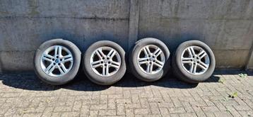 Ford velgen en banden in zeer goede nette staat beschikbaar voor biedingen