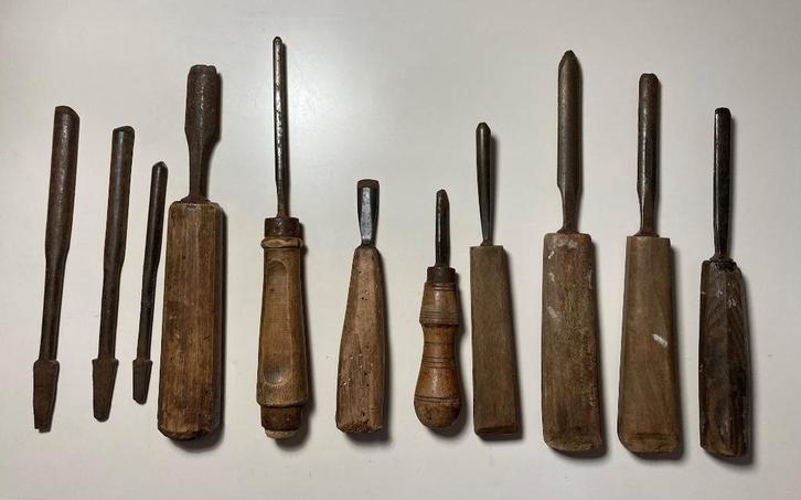 Set van oude gemerkte en ongemerkte gutsen, Antiquités & Art, Antiquités | Outils & Instruments, Enlèvement ou Envoi