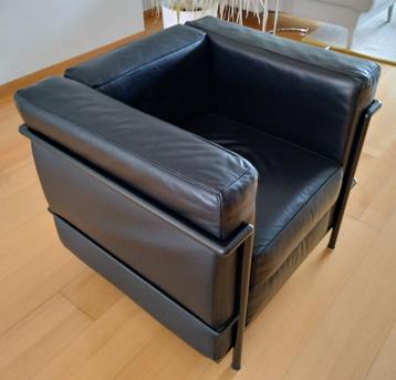 Fauteuil LC Le Corbusier 2 pièces disponible aux enchères