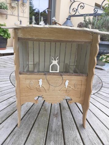 Te koop een vogelkooi  beschikbaar voor biedingen