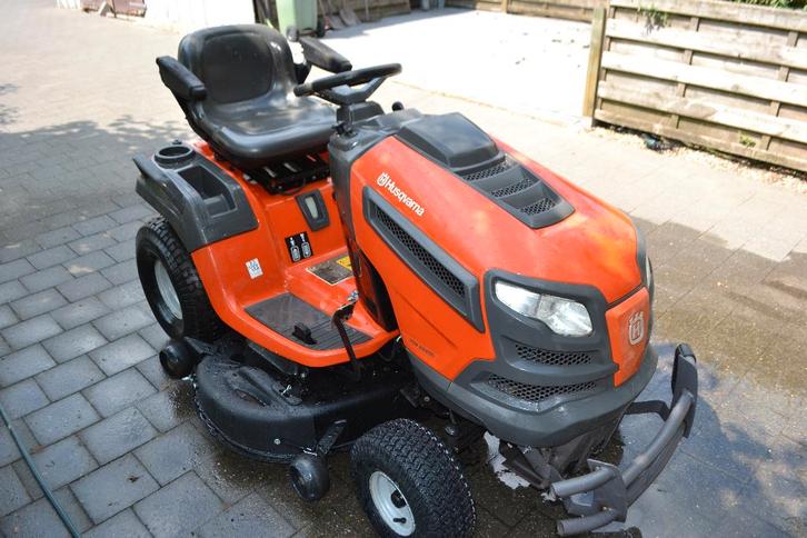 Husqvarna YTH 224 TFi Mulcher, Tuin en Terras, Zitmaaiers, Zo goed als nieuw, 90 tot 120 cm, Elektrische starter, Mulchfunctie