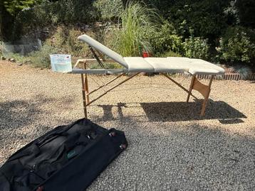 Massagetafel met draagtas (wielen) beschikbaar voor biedingen