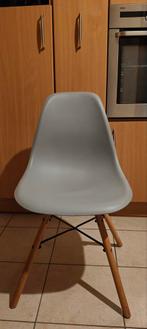 Grijze eetkamerstoelen, Ophalen