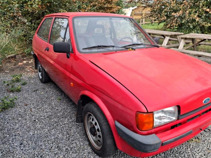Ford fiesta 1100cc, Auto's, Ford, Particulier, Escort, Trekhaak, Benzine, Euro 2, Coupé, 3 deurs, Handgeschakeld, Rood, Blauw